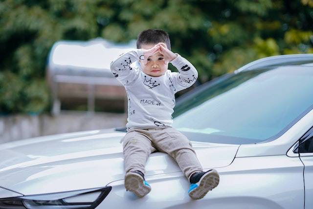 bébé en voiture